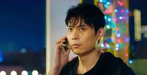 了自己的第一部电视剧《搭错车》,虽然只是几个简单的镜头,但艾伦也