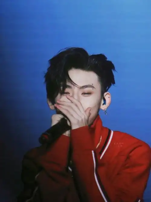 小鬼王琳凯超话90#王琳凯可爱#重修了一组 应该没发过我们元气小琳