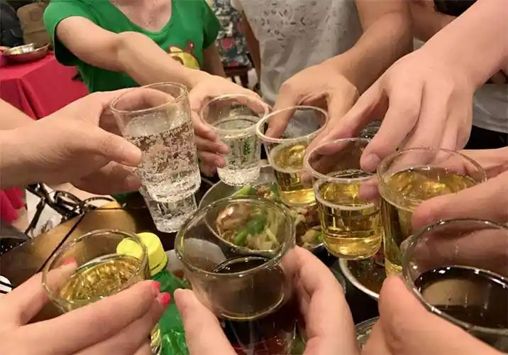 每天少量喝白酒一年后会有什么变化爱喝酒的人不妨来看看