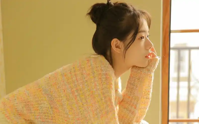 毛衣美女性感写真图片桌面壁纸