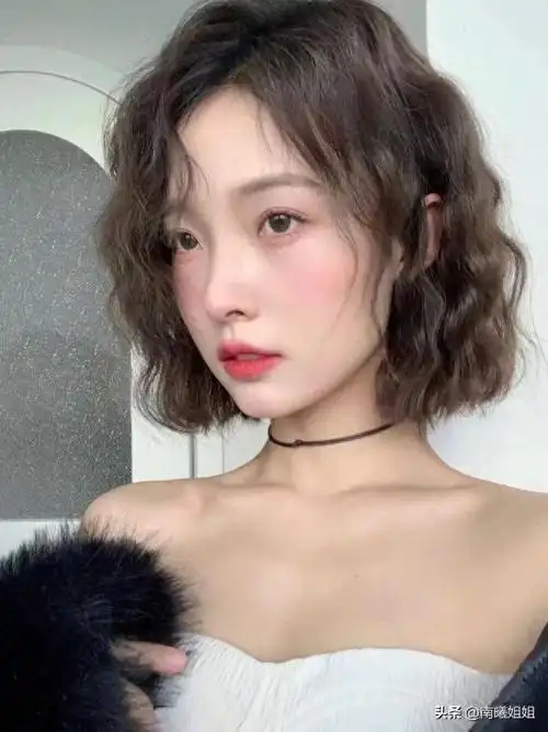 今年这3种齐肩烫发火了比长发洋气比短发显脸小真美