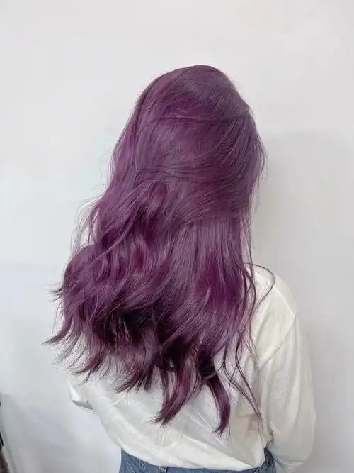 雾霾灰紫色小众显白发色