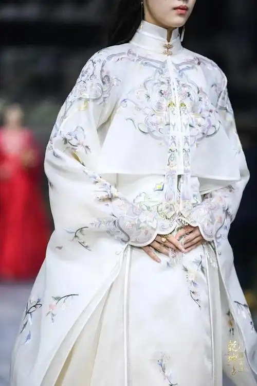 day1秀场直击盖娅传说熊英图展山河盛景服饰乾坤方仪