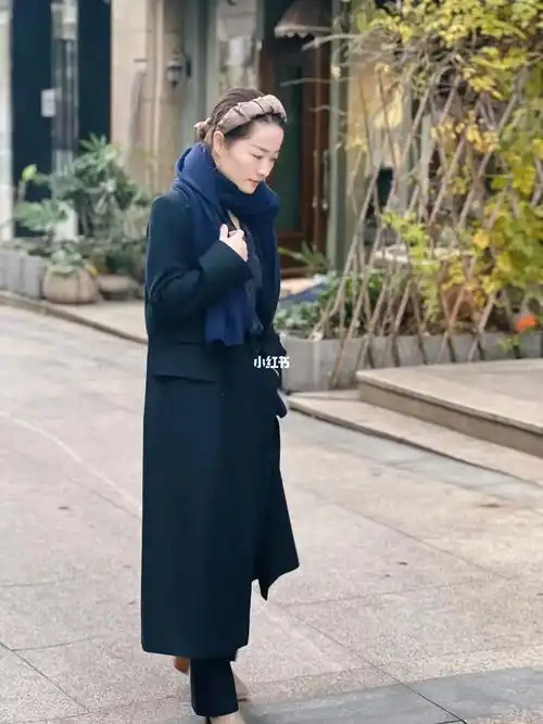 一身藏蓝色穿搭搭配