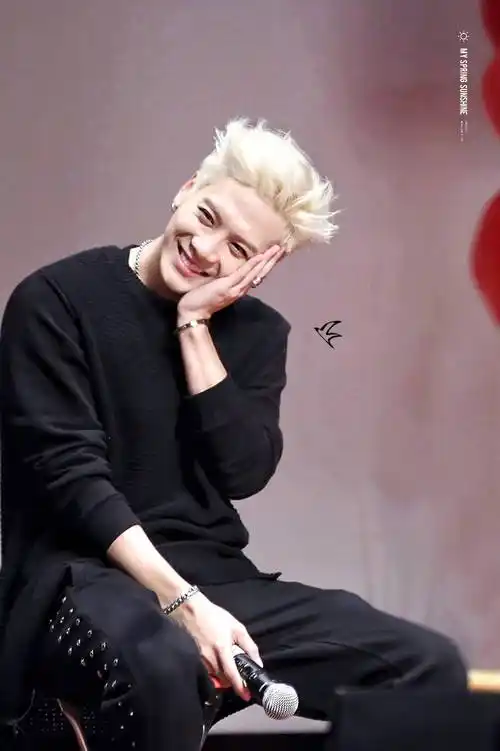 疯狂心动的瞬间,笑容暴击王嘉尔.又奶又甜,甜度过浓啦!