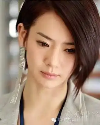 戚薇的短发发型不仅仅这些,还有一些短发的新娘发型.