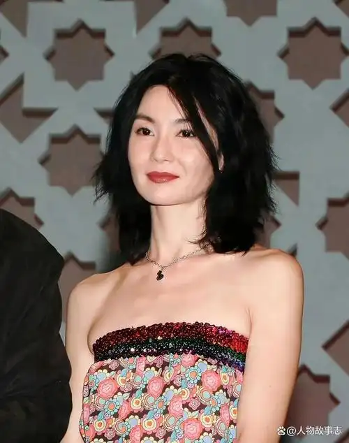 从而正式进入演艺圈,张曼玉被称为"曼神",她曾获得第42届柏林国际电影