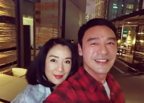 琼女郎吕秀菱罕露面嫁富豪22年无子女惹怒林凤娇被迫退圈