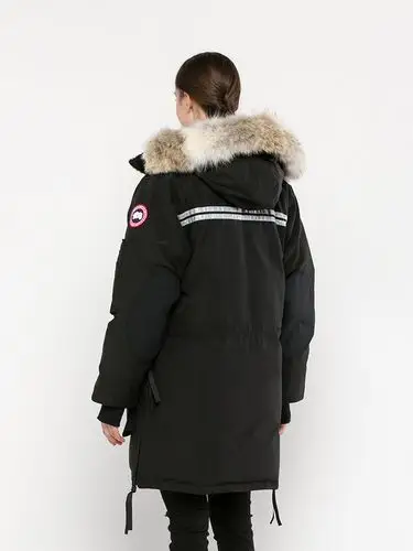 canada goose/加拿大鹅 黑色立体贴袋连帽毛领女士羽绒服五级防寒