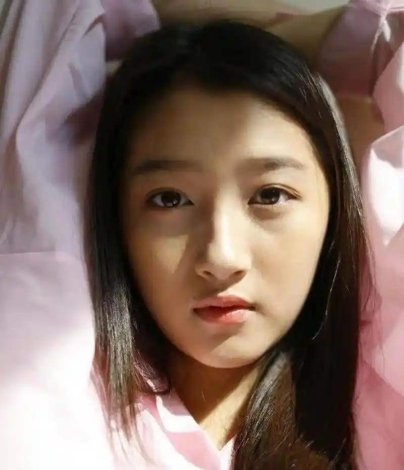 网友:关晓彤的素颜照,能征服顶流吗? ​​​