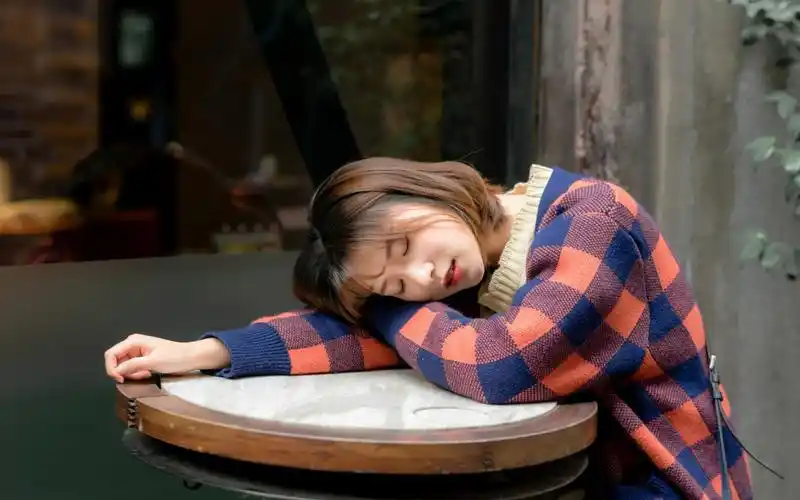 短发美女生活照图片(4/8)