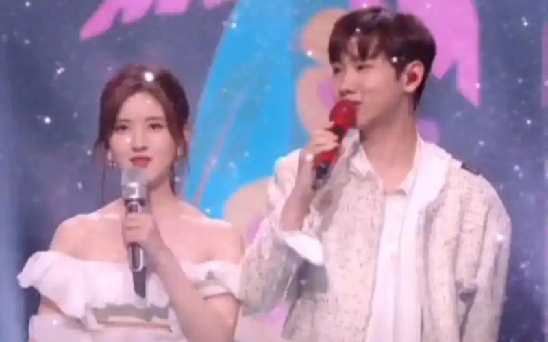 小甜歌唱进了谁的心里,汪苏泷,赵露思超甜组合《万有引力》