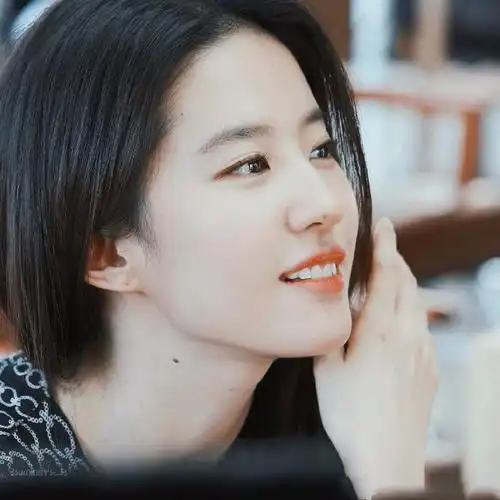 眉若轻烟,凤眸流光,让人看着很舒服的淡颜@刘亦菲一波刘亦菲的侧颜鲨