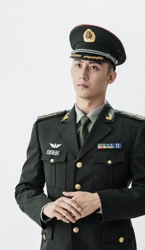 黄景瑜亲爱的戎装剧照