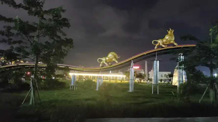 站南公园少了一头牛三牛精神