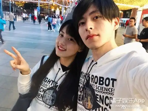 两位经常秀恩爱不过人家有女友了,大家不用惦记.