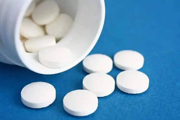 在瓶子里的白色药片