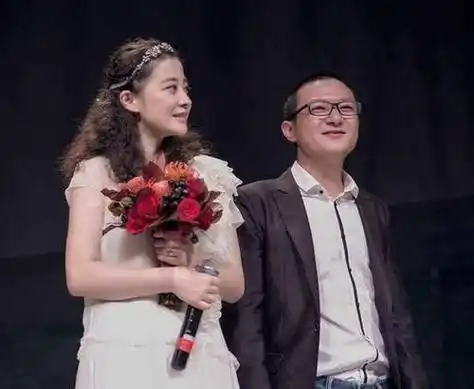 梅婷给上一任丈夫的评价是干净温暖,与曾剑的婚姻就应该用踏实可靠来