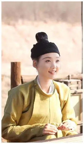 《青青子衿》吕小雨美图分享,长相太一般了,没女主脸,胜在可爱