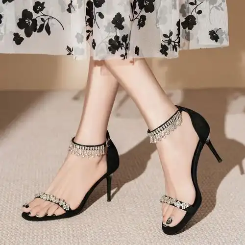 新款名媛法式细跟仙女一字式扣带水晶水钻链条高跟鞋网红款