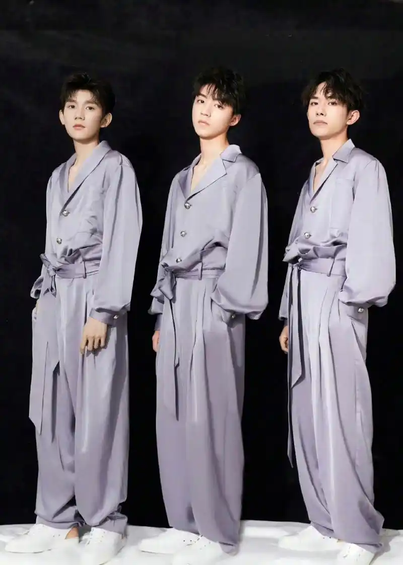 " 十年一瞬,三小只都已长大,已长成期盼模样.