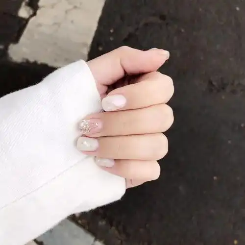 从不缺爆款的乳白色美甲你做过哪一款