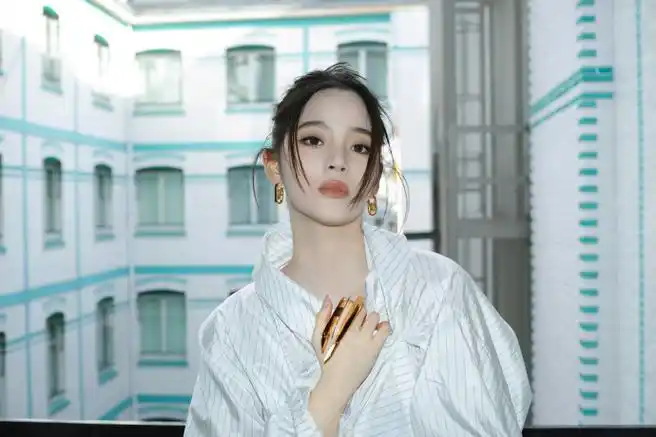 欧阳娜娜巴黎时装周