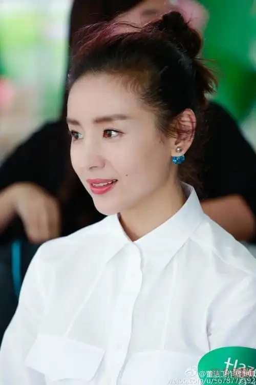 但是从董洁的侧面表现来看两人的关系也是非常的不合的而媒体也之前