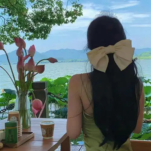 氛围感背影女生头像