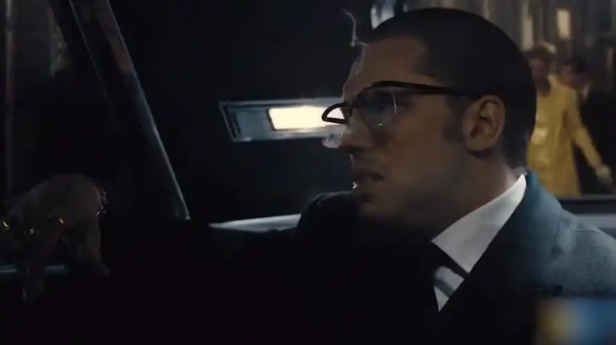 汤姆哈迪超燃影视这豪迈痞气的步伐西装硬汉不怒自威