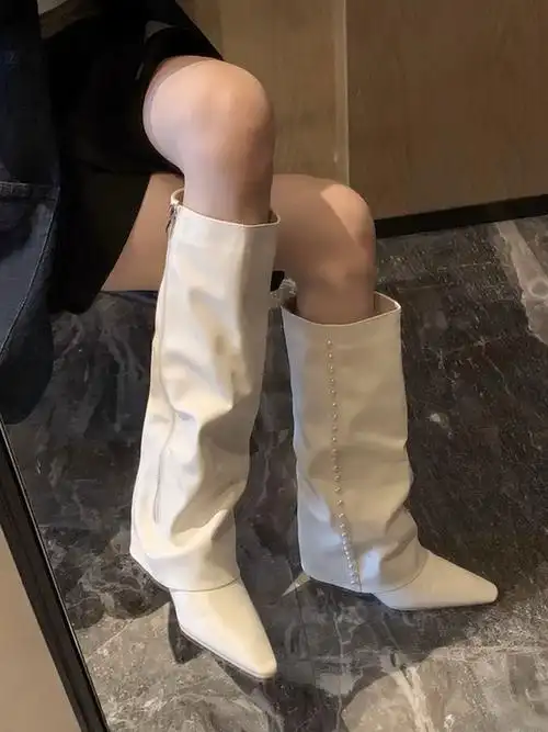 显腿瘦白色裤管靴2023新款网红胖mm尖头坡跟高筒不过膝长筒靴女