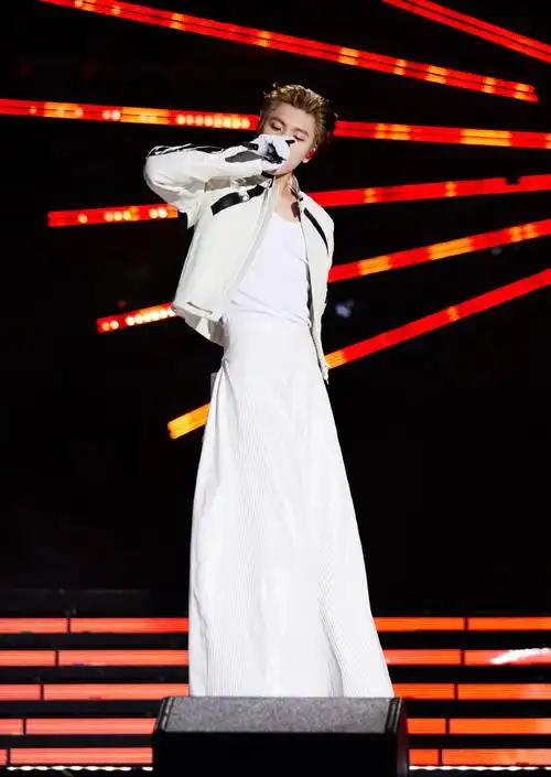 王子异超话#看完王子异热的烫瞬间不冷了#是2023年最后一个舞台,也是