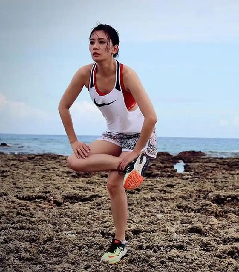 贾静雯是一个出入健身房频率超高的女星之一,爱运动的女生最美呀!