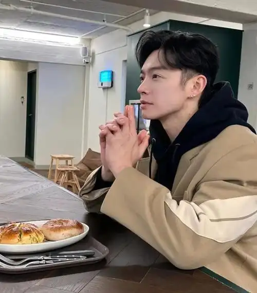 嘲笑过这张脸,我道歉!