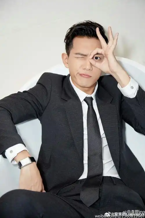 96清爽干净,活力青春,自信洒脱,帅气可爱,时尚性感的演员李现期待