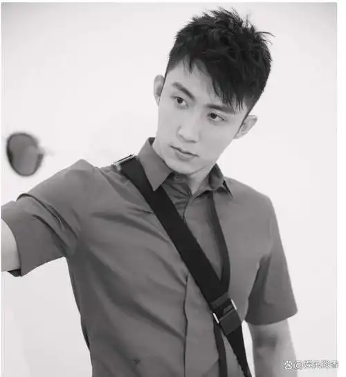 黄景瑜:初中学历非科班出身,电影被禁,他如何面对人生低谷?