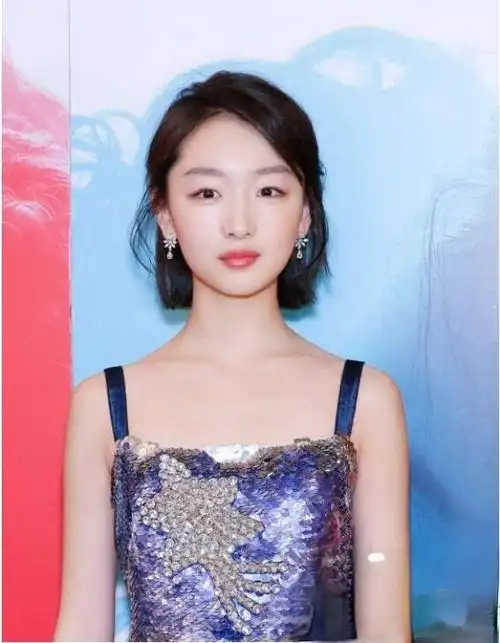 周冬雨短发发型盘点造型百变散发与众不同的魅力