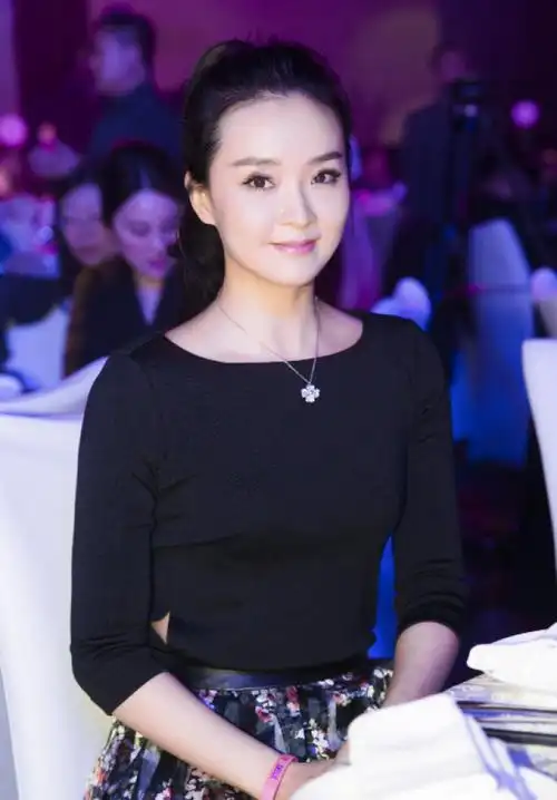 深扒王艳资产住故宫旁边开千万豪车接戏不看片酬富到流油