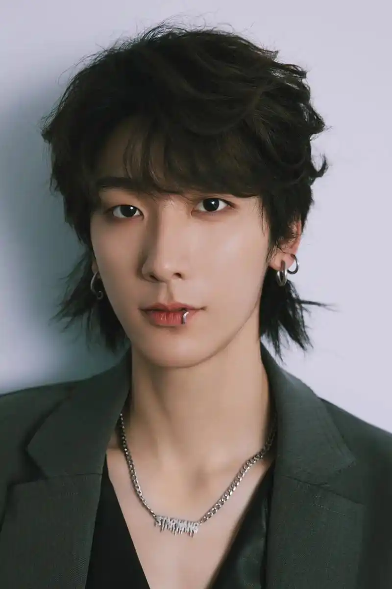 《mmingpr》杂志封面人物7015王广允."攒了许久的壁纸 - 抖音