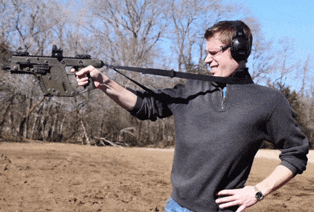 射速1200弹容只有13发,最丑冲锋枪后坐力小的惊人!