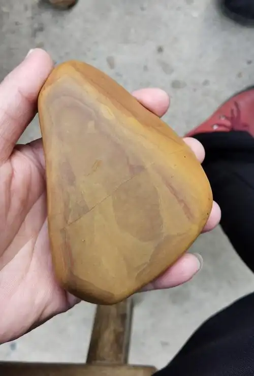 信江黄蜡石的原石之美