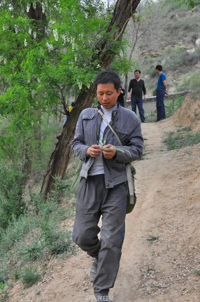 80后乡村医生:16年行程40万公里 为村民垫付10多万元