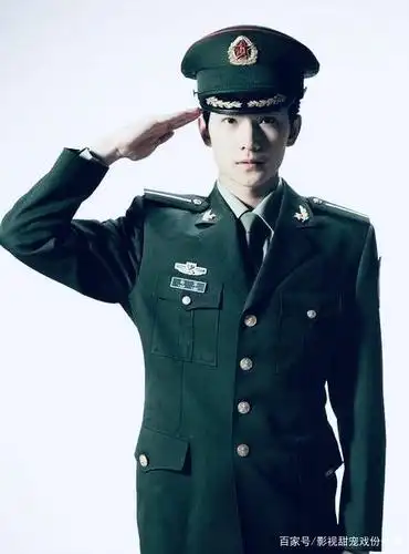 李易峰杨洋张若昀陈伟霆许凯任嘉伦穿军装帅气正气霸气,一眼万年