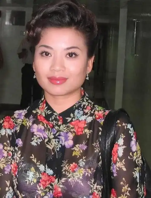 原创国家一级演员张也音乐才女荣登25次春晚52岁依旧单身