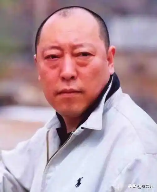 更可气的是,大红泥不仅不属于颜值派,甚至连"相貌平平"都算不上.