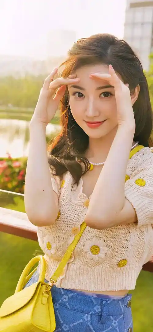 景甜超短裙甜美笑容写真_白色