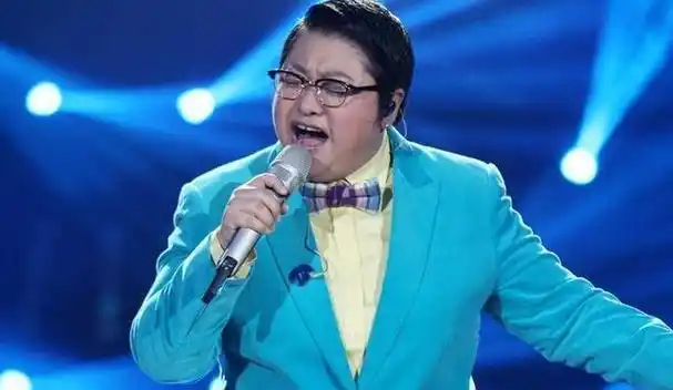 韩红美翻成功!瘦到脸脱相撑不住衣服,网友表示变太多认不出