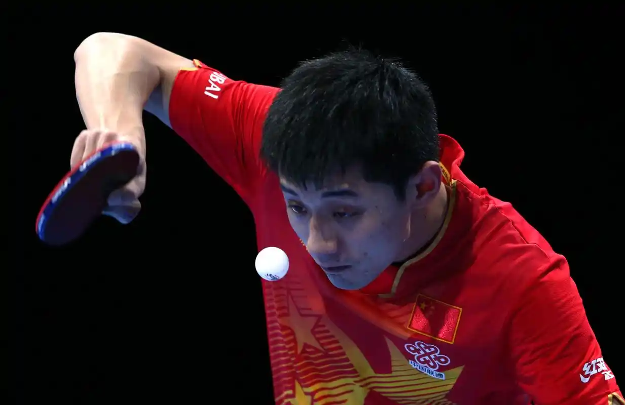 张继科在半决赛中战胜中国香港球员黄镇廷.