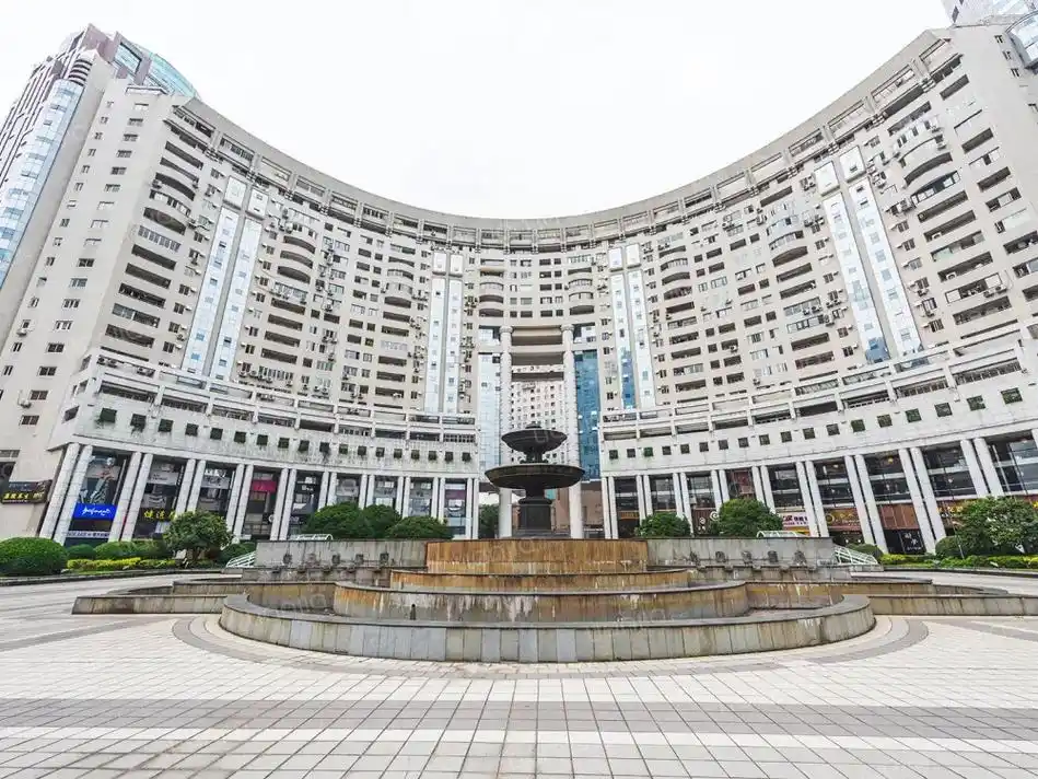 《新世纪广场》虹桥 - 抖音