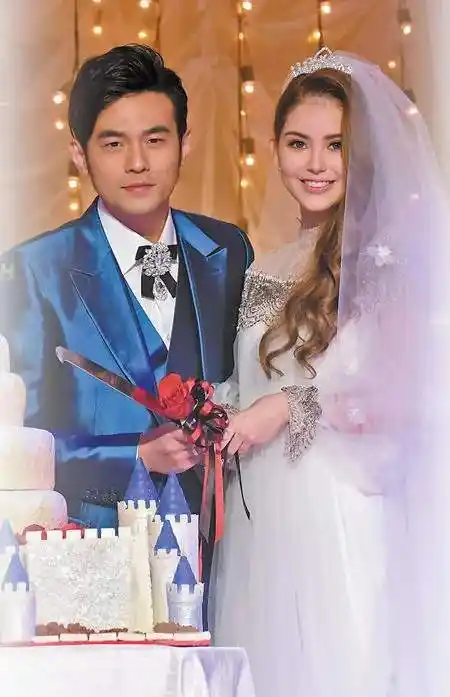 周杰伦晒昆凌美照庆祝结婚7周年感恩妻子让他收获幸福